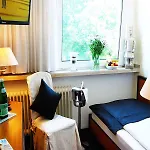 Am Martinsberg 3*