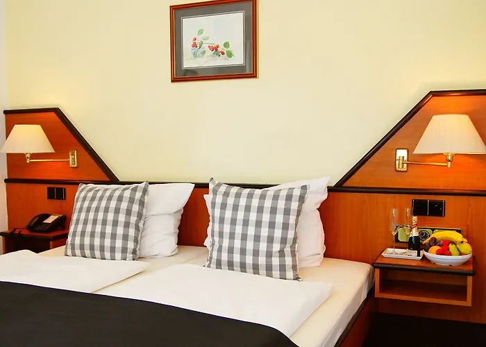 Am Martinsberg 酒店 安德纳赫